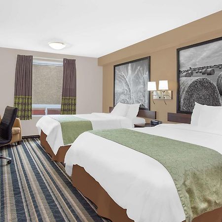 Motel Super 8 By Wyndham Brandon Mb Zewnętrze zdjęcie