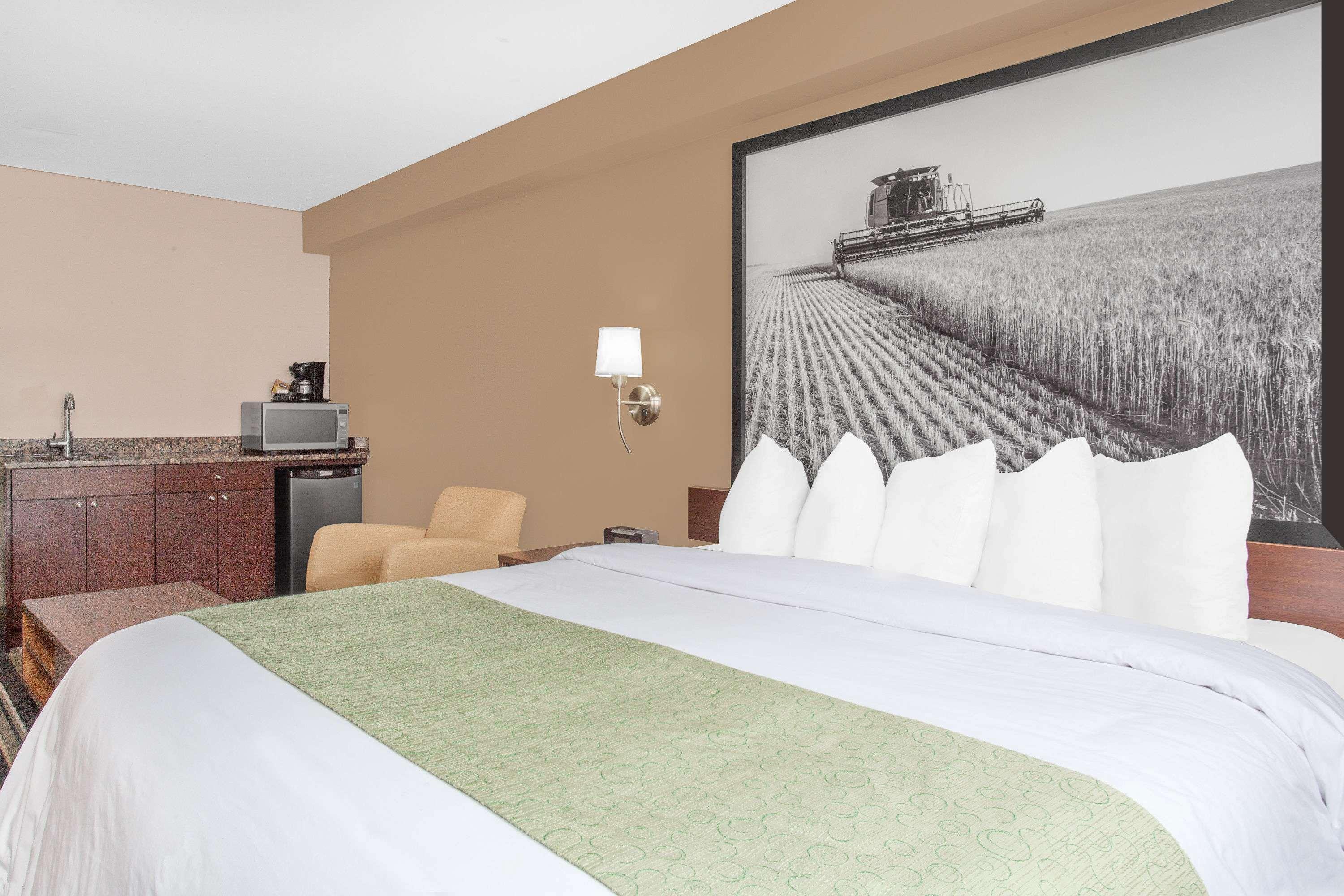 Motel Super 8 By Wyndham Brandon Mb Zewnętrze zdjęcie